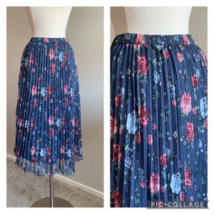 🍓H&M pleated chiffon floral midi skirt